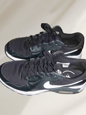 Nike Women's Black and White Low-Top Sneakers